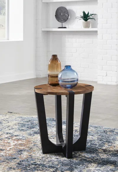 Ashley Hanneforth End Table In Brown/black