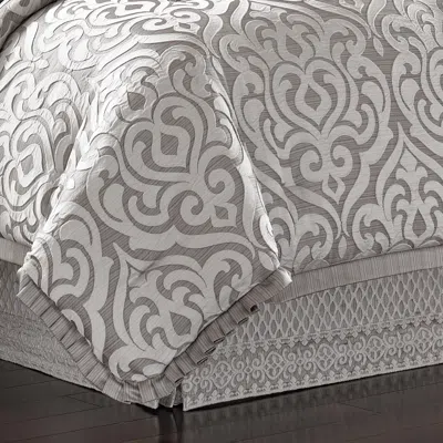 Ashley J. Queen New York Luxembourg Silver King 4 Piece Comforter Set