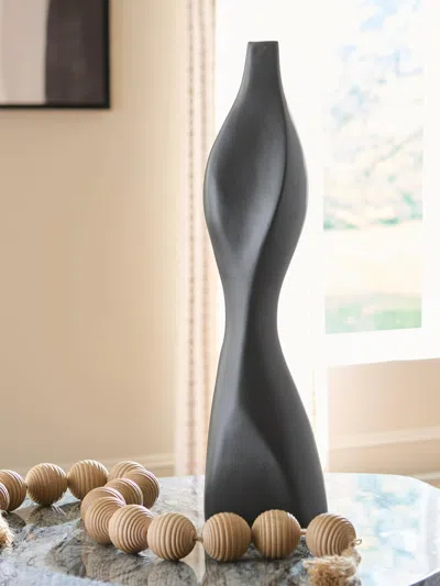 Ashley Judsen Vase In Black
