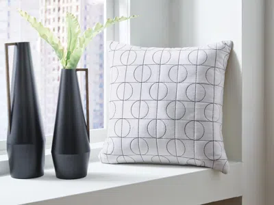 Ashley Kydner Pillow (set Of 4) In White/black