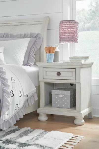Ashley Robbinsdale 22" 1 Drawer Nightstand In Antique White