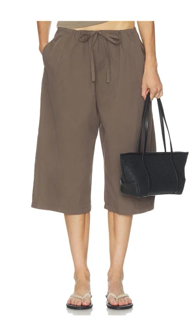Belle Anna Breezy Short In Brown