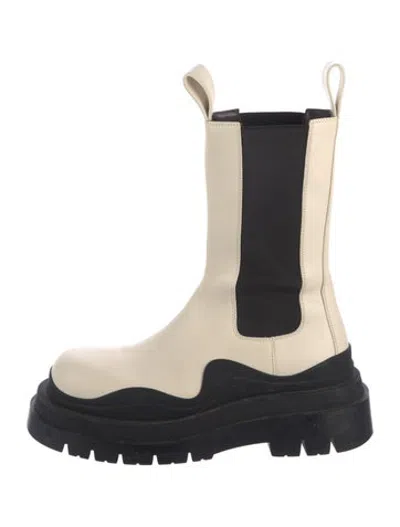 Pre-owned Bottega Veneta Leather Chelsea Boots In Neutrals