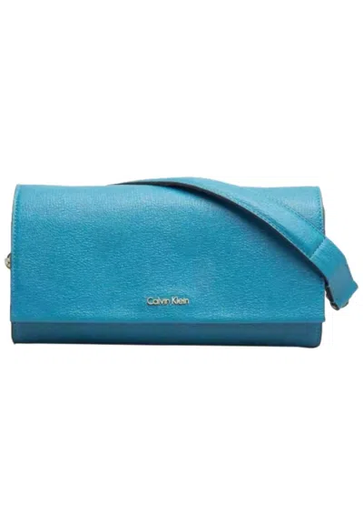 Calvin Klein Instant Clutch Bag On Ch In Blu