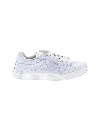 Pre-owned Cariuma Sneakers In White