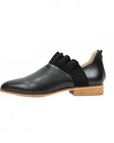 Ccocci Women's Ivy Ruffle Hem Pointed-toe Flats In Black
