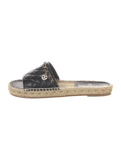 Pre-owned Chanel 2018 Interlocking Cc Logo Slides In Black