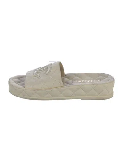 Pre-owned Chanel 2021 Interlocking Cc Logo Slides In Neutrals