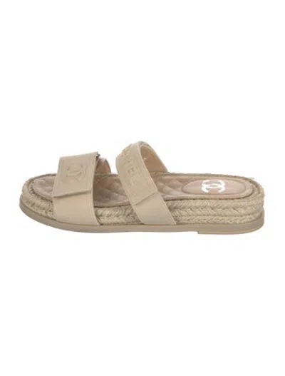 Pre-owned Chanel 2021 Interlocking Cc Logo Slides In Neutrals