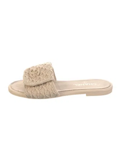 Pre-owned Chanel 2025 Interlocking Cc Logo Slides In Neutrals
