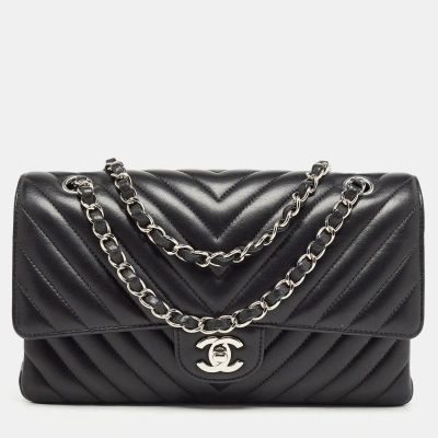Pre-owned Chanel Black Chevron Leather Medium Classic Double Flap Bag