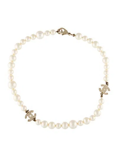 Pre-owned Chanel Faux Pearl & Strass Cc Choker Necklce, 17.5" In White