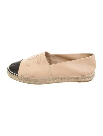 Pre-owned Chanel Interlocking Cc Logo Leather Espadrilles In Black/neutrals