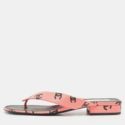 Pre-owned Chanel Pink/black Cc Print Leather Thong Sandals Size 40