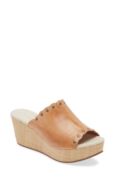 Chocolat Blu Waldo Platform Wedge Slide Sandal In Camel Leather