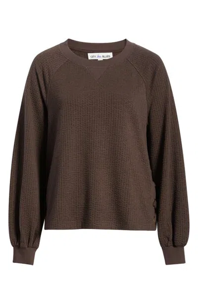City Blues Side Grommet Raglan Sleeve Top In Fudge