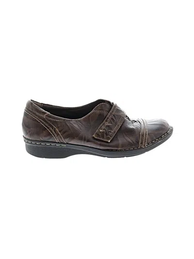 Pre-owned Clarks Flats In Brown