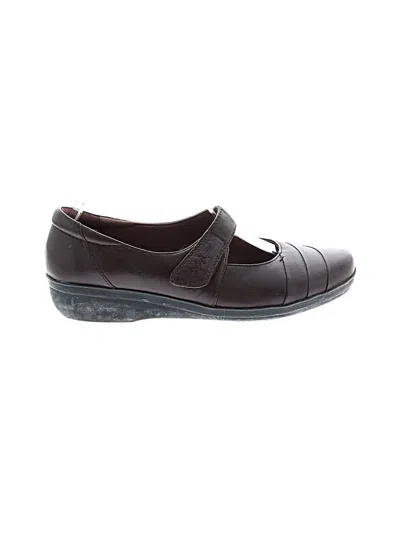 Pre-owned Clarks Flats In Brown