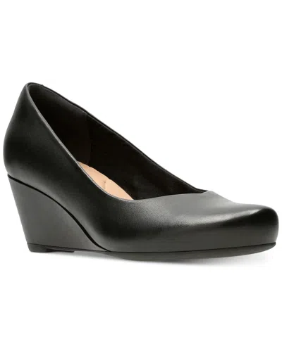 Clarks Flores Tulip Pump Womens Black Leather Round Toe Wedge Heel Lion66