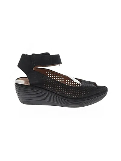Pre-owned Clarks Wedges In Black