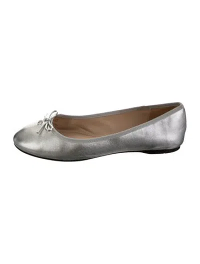 Pre-owned Coach Leather Bow Accents Ballet Flats In Metallic/silver