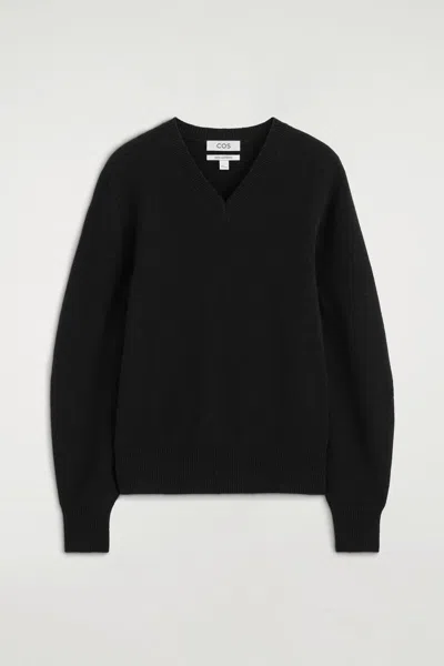 Cos Sculpted Cashmere V-neck Jumper In Black