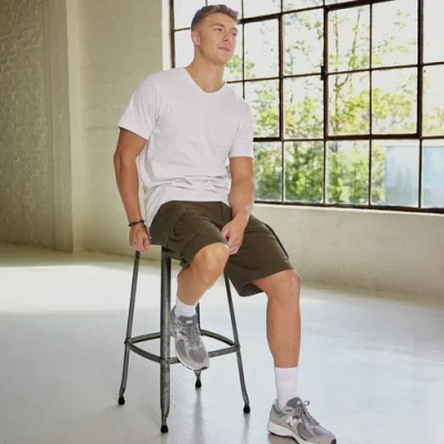 Csg Mens  Essential Cargo Shorts In Olive