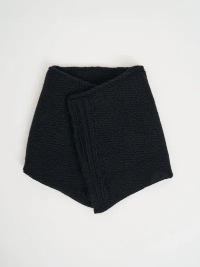 Devoa Cashmere Neck Warmer In Black
