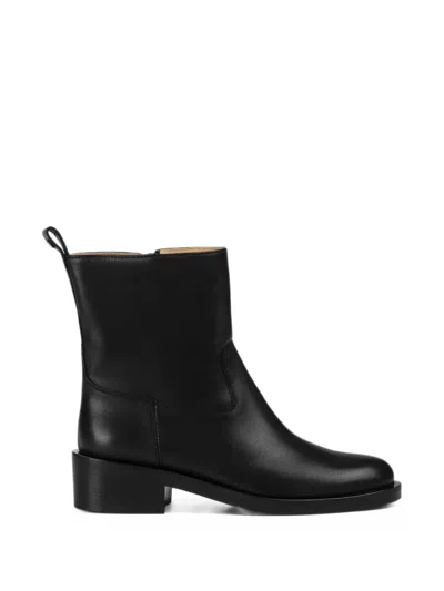 Doucal's Leather Ankle Boots In Black
