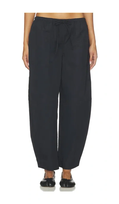 Eaves Lana Cropped Barrel Leg Pant In Black