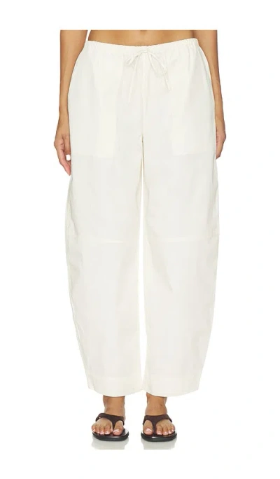 Eaves Lana Cropped Barrel Leg Pant In Off White