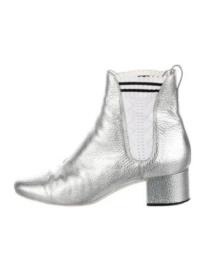 Pre-owned Fendi Leather Chelsea Boots In Metallic/silver