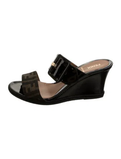 Pre-owned Fendi Zucca Ff Logo Patent Leather Slides In Black