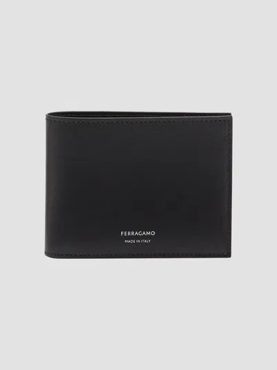 Ferragamo Men's Classic Leather Bi-fold Wallet In Nero
