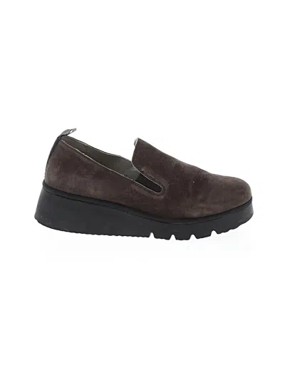 Pre-owned Fly London Flats In Brown