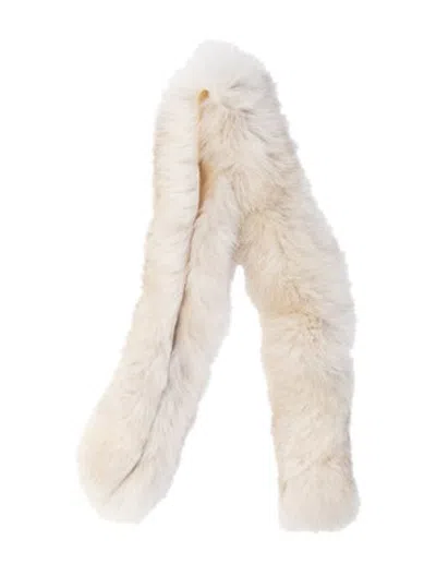Pre-owned Fur Scarf In White