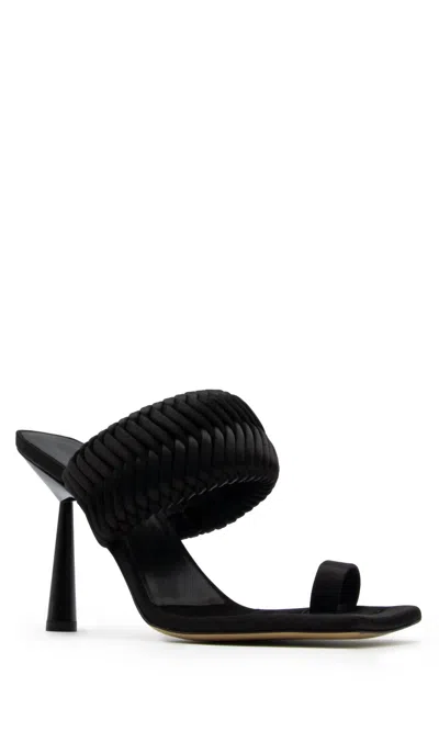 Gia Borghini Toe Ring Sandals In Black