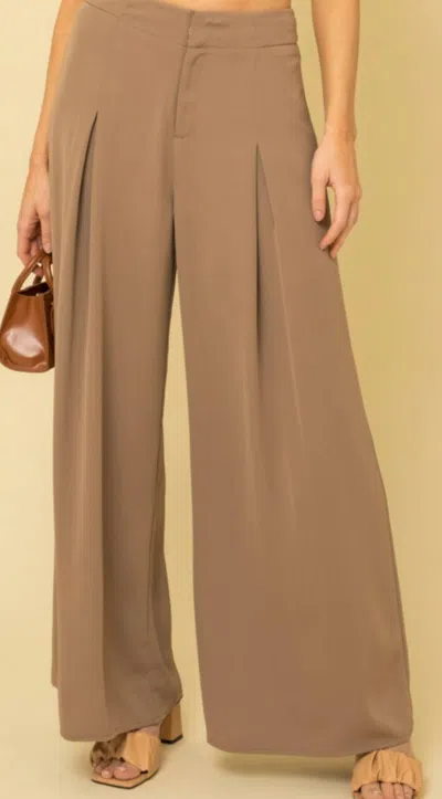 Gilli Women's Pleated Pants In Brown