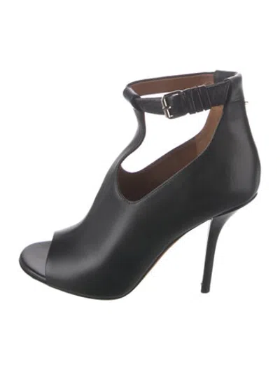 Pre-owned Givenchy Leather Cutout Accent T-strap Pumps In Black