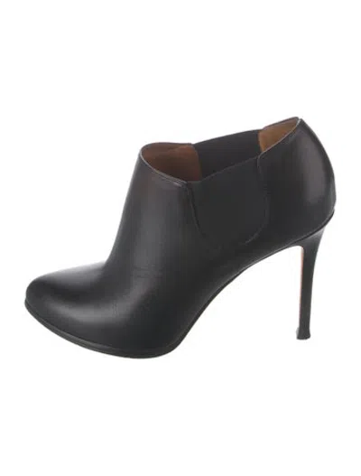 Pre-owned Givenchy Leather Pumps In Black