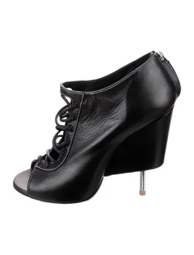 Pre-owned Givenchy Leather Pumps In Black