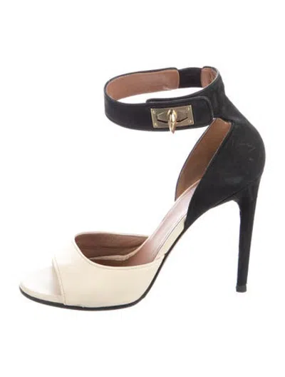 Pre-owned Givenchy Leather Pumps In Black/neutrals
