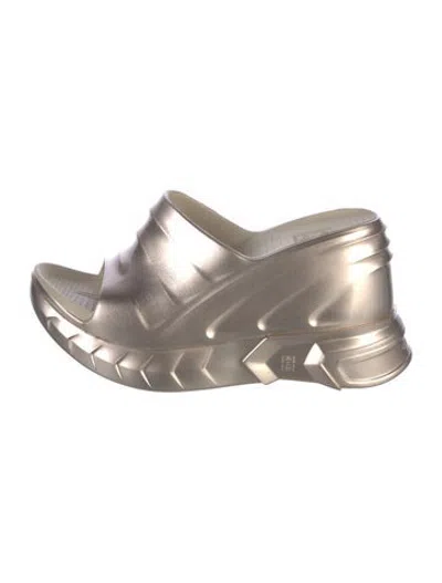 Pre-owned Givenchy Rubber Slides In Gold/metallic