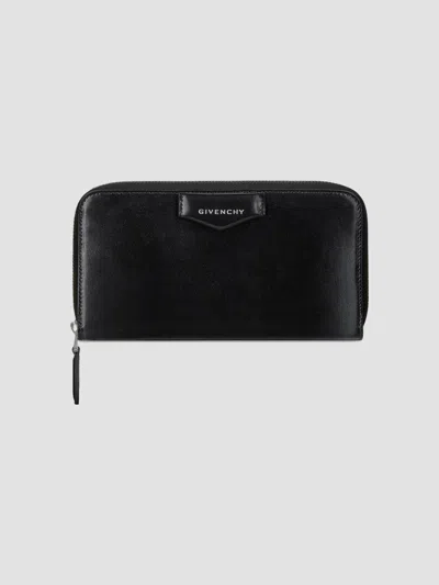 Givenchy Women's Antigona Zipped Wallet In Box Leather In Black