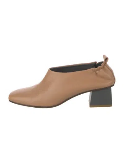 Pre-owned Gray Matters Leather Pumps In Neutrals