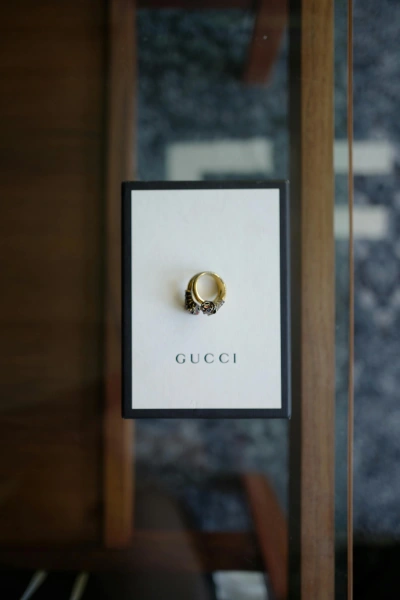 Pre-owned Gucci S/s 2017 Dual Head Ring In Gold