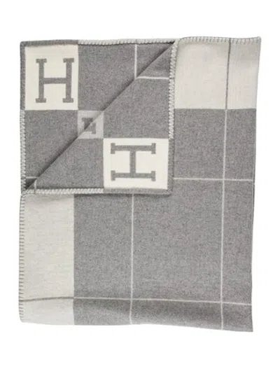 Pre-owned Hermes Avalon Iii Throw Blanket In Grey