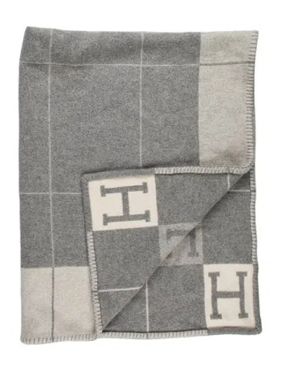 Pre-owned Hermes Avalon Iii Throw Blanket In Grey