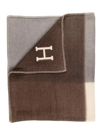 Pre-owned Hermes Cashmere Throw Blanket In Grey