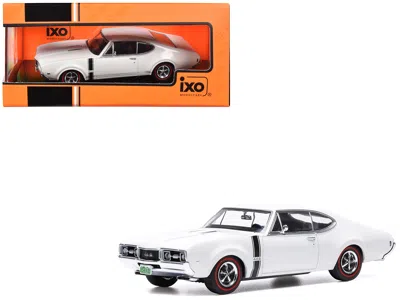 Ixo 1970 Oldsmobile 442 W-30 Coupe White With Black Stripes 1/43 Diecast Model Car By  Models